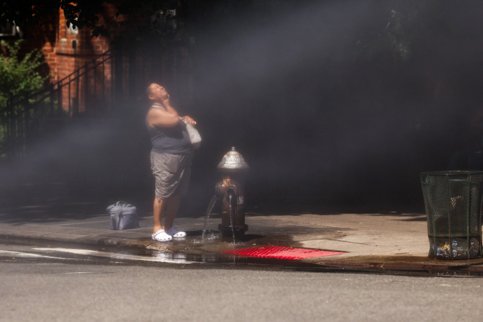 TOPSHOT-US-WEATHER-CLIMATE-HEAT