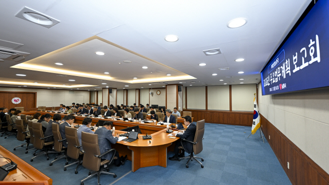 양충모 남원시장 취임 후 첫 업무보고 돌입_미래산업농정국 소관 (2) (1)