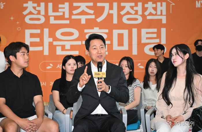 [포토] 오세훈 시장, 청년주거정책 타운홀미팅