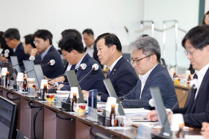 제12차 건강보험정책심의위원회<YONHAP NO-8921>