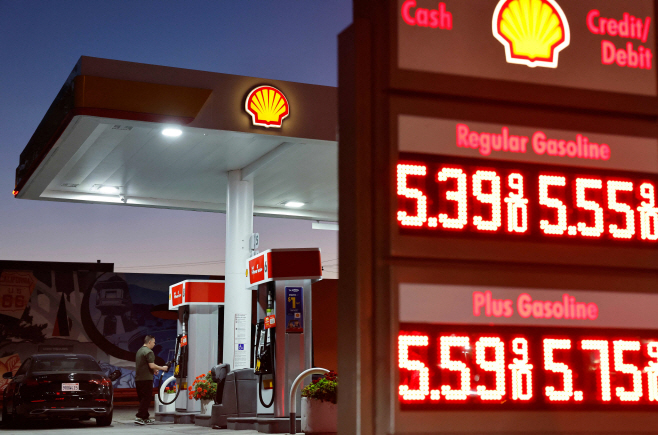 US-GROCERIES,-GAS-TOP-LIST-OF-GOODS-AMERICANS-STRUGGLE-TO-AFFORD