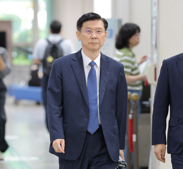 1심 선고 공판 출석하는 박종준 전 경호처장