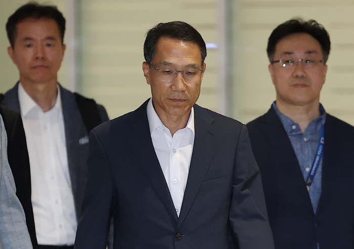 조기 귀국한 유재성 경찰청장 직무대행