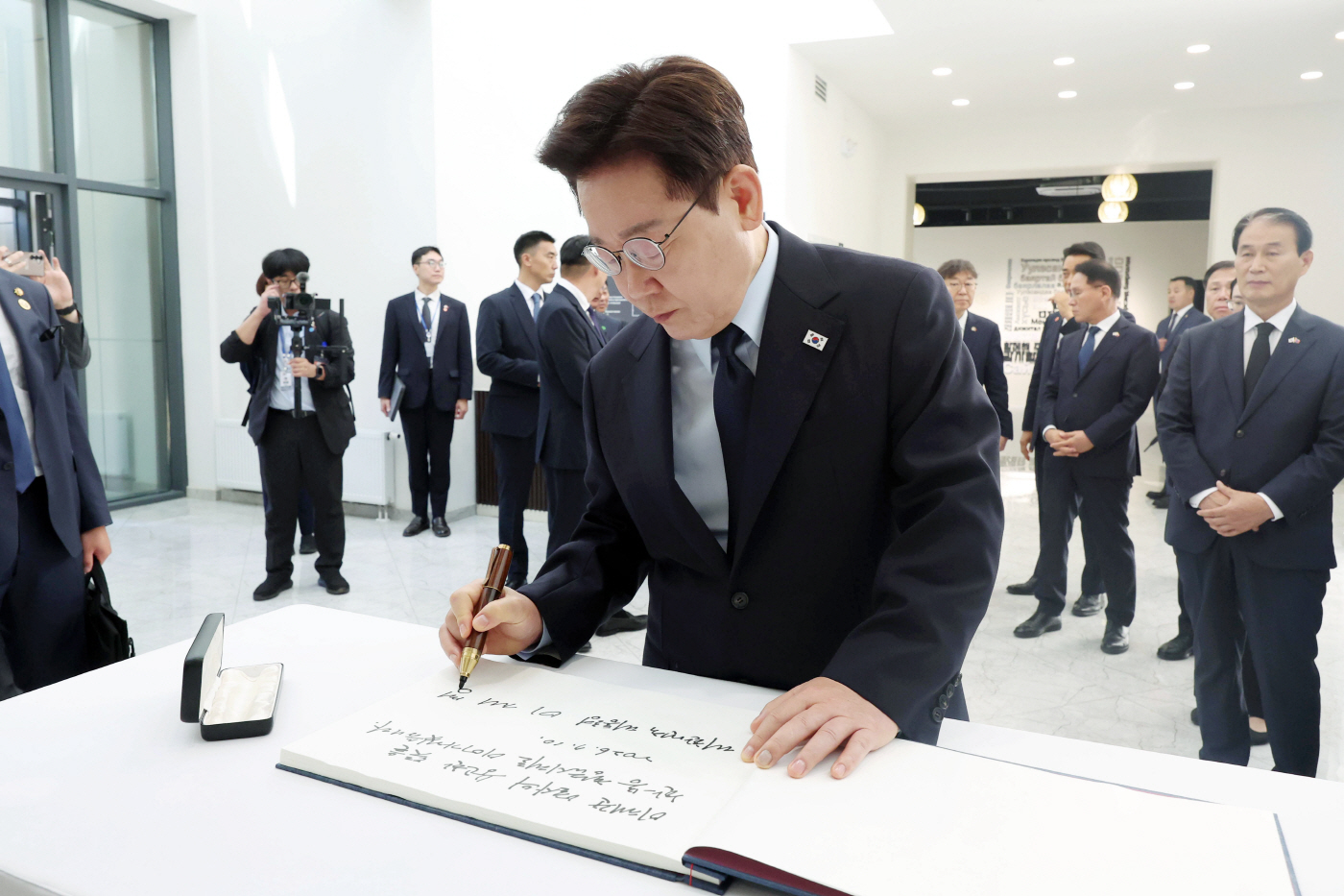 이재명 대통령, 이태준 열사 기념관 방명록<YONHAP NO-5182>