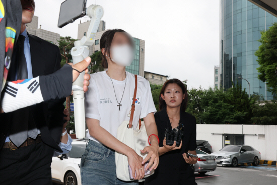'올다르크', 개표소 막은 혐의로 경찰 조사 출석<YONHAP NO-6097>