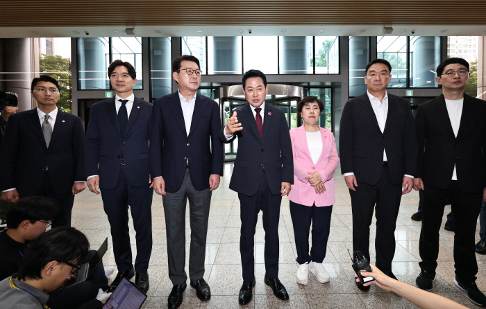 장동혁 대표, 경찰청 항의 방문<YONHAP NO-5968>