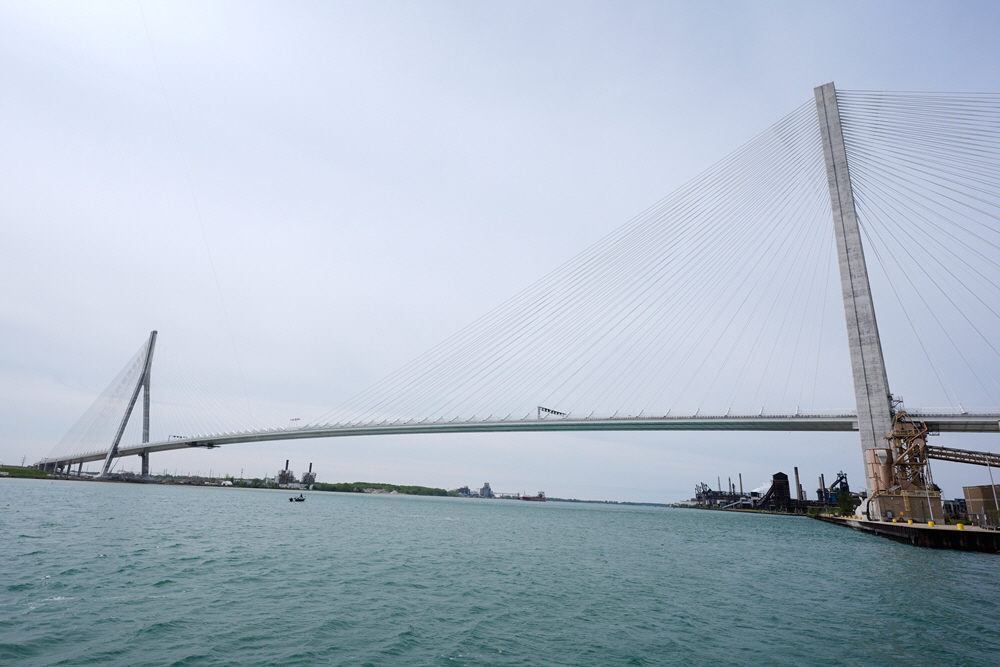 US Canada Detroit Bridge <YONHAP NO-1199> (AP Photo/Paul Sancya)