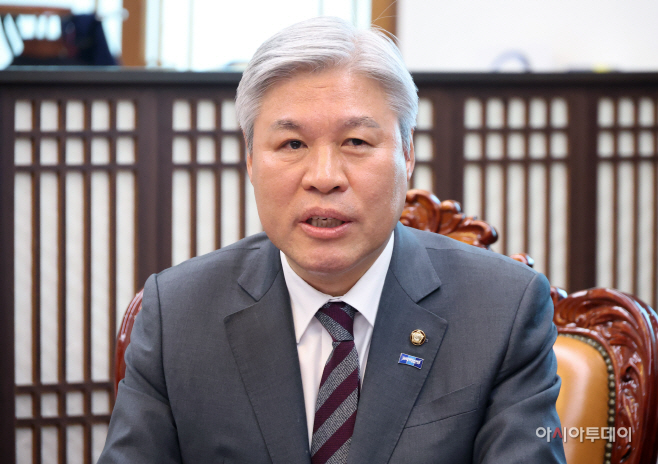 우원식 의장, 6개 정당 원내대표 회동
