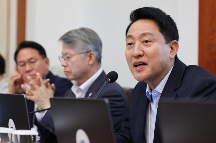 자료제출 관련 발언하는 오세훈 시장