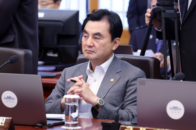 국무회의 참석한 안규백 국방부 장관<YONHAP NO-2663>