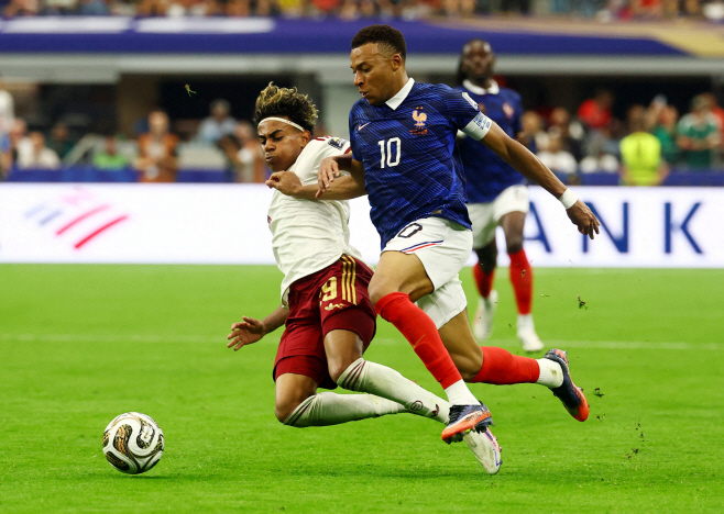 SOCCER-WORLDCUP-FRA-ESP/