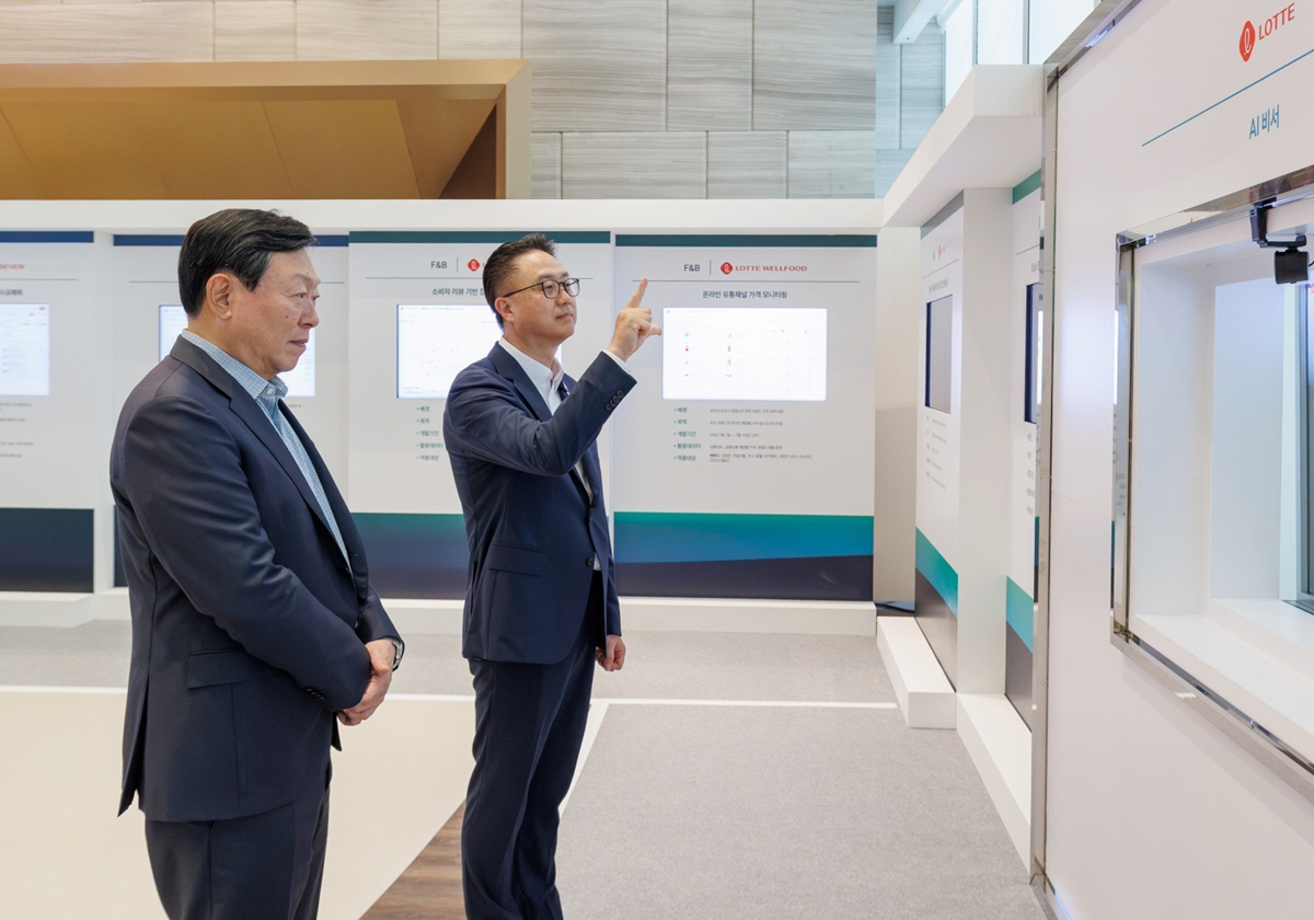 “실적 개선으론 부족하다”…신동빈 롯데그룹 회장, CEO들에 ‘쓴소리’