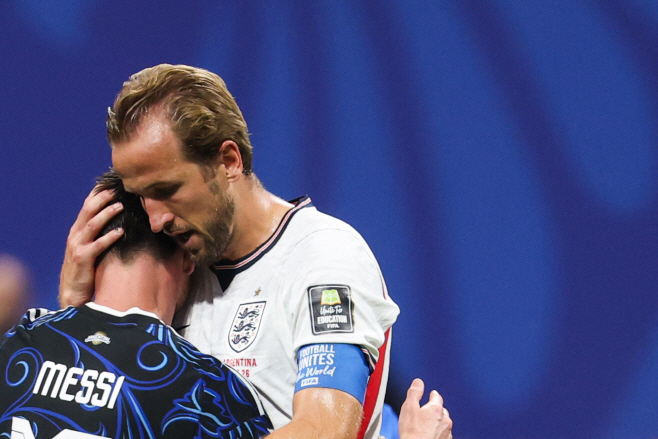 TOPSHOT-FBL-WC-2026-MATCH102-ENG-ARG