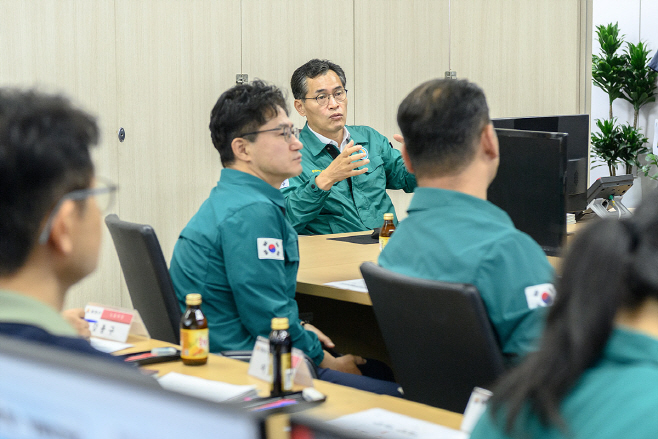사진1) 양천구, 20일 풍수해 대비 긴급회의에서 발언하고 있는 이기재 양천구청장