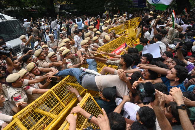 APTOPIX India Cockroach Jan... <YONHAP NO-1120> (AP Photo/Vipin)