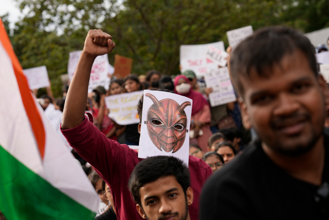 APTOPIX India Protest <YONHAP NO-0683> (AP Photo/Aijaz Rahi)