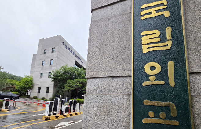 한국 외교관 전원 정보 해킹 추정…최대 1만건 유출<YONHAP NO-3383>