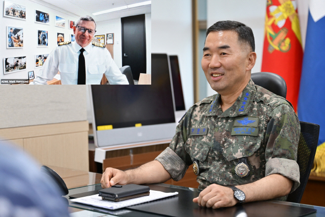 [사진] 7월 21일, 진영승 합참의장이 마크 해먼드 호주 국방총장과 공조통화를 하고 있다