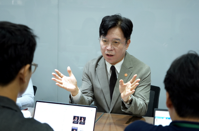 260722 김영훈 고용노동부 장관, 취임 1주년 계기 출입기자단 티타임 (6)