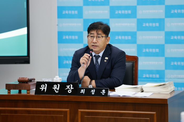 최정훈 교육위원장
