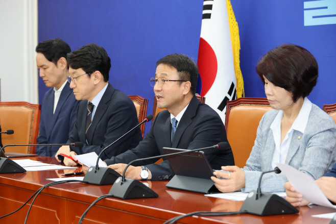 발언하는 한병도 대표 직무대행<YONHAP NO-2651>