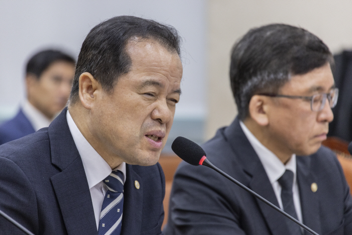 선관위 국조특위에서 답변하는 위철환 중앙선관...<YONHAP NO-2665>
