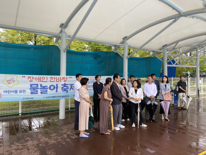 (사진) 하남시, 경기도 최초 장애아동 물놀이 체험의 날 운영…8월 한 차례 더 운영