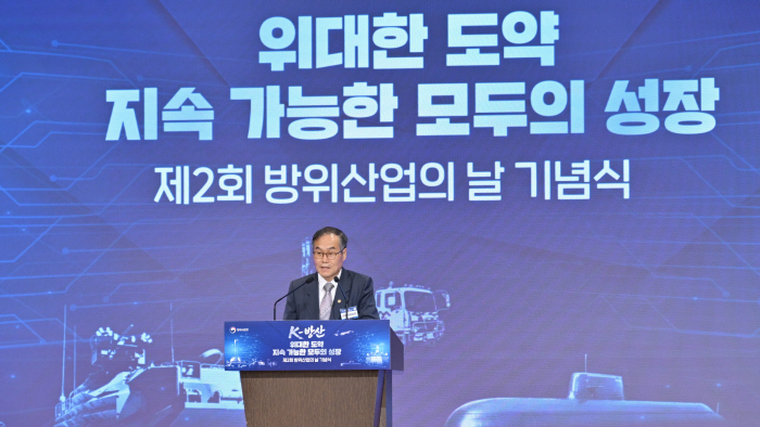 개회사 하는 이용철 방위사업청장<YONHAP NO-8402>