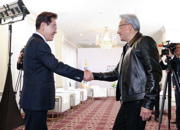 이재명 대통령과 젠슨 황 엔비디아 CEO
