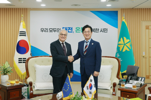 1. 허태정 대전시장, 주한 유럽연합 대사 만나 협력 방안 논의 3