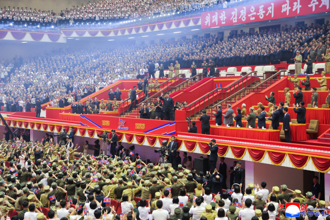 김정은, 전승절 73주년 기념공연에 참석<YONHAP NO-2021>