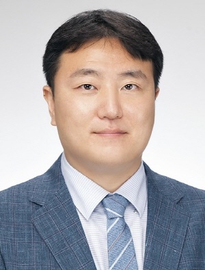 JLee(small)2