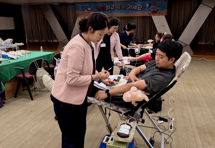 사진1. 코오롱그룹이 오는 31일까지 하계 헌혈 캠페인 헌혈하고 휴가가세요를 진행한다.