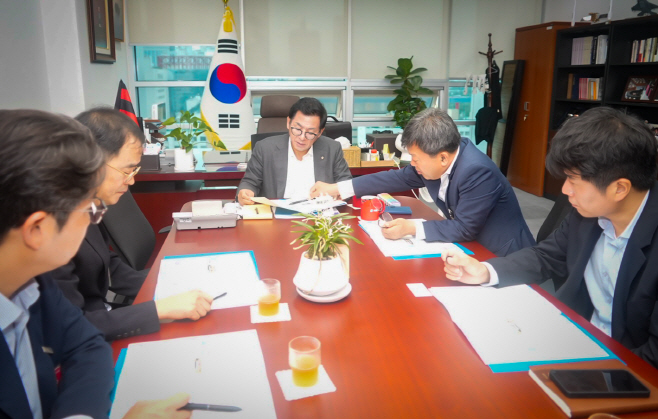 관련사진(울릉군 섬 지역 생존권 및 미래 동력 확보 위한 전방위 중앙 행보) (4)