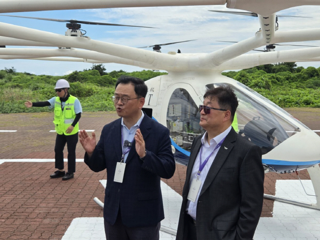 민경선 고양시장이 제주 UAM 쇼케이스 참석해 홍지선 국토교통부 제2차관 등 관계자들을에게 미래항공산업 육성 위한 협력 강화를 요청/고양시