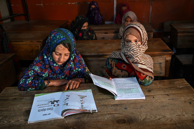 AFGHANISTAN-WOMEN-AGRICULTURE <YONHAP NO-4682> (AFP)