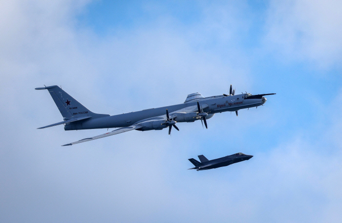 BRITAIN-RUSSIA-DEFENCE-NATO
