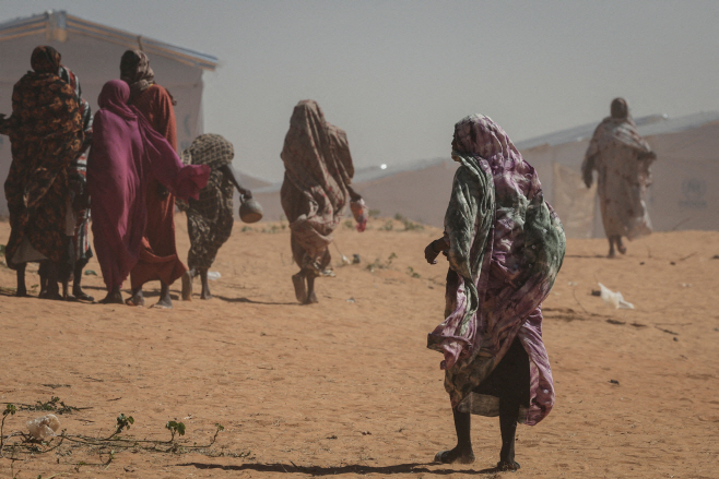 UN-REFUGEES/