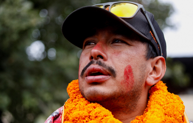 NEPAL-CLIMBERS/AVALANCHE <YONHAP NO-0332> (REUTERS)