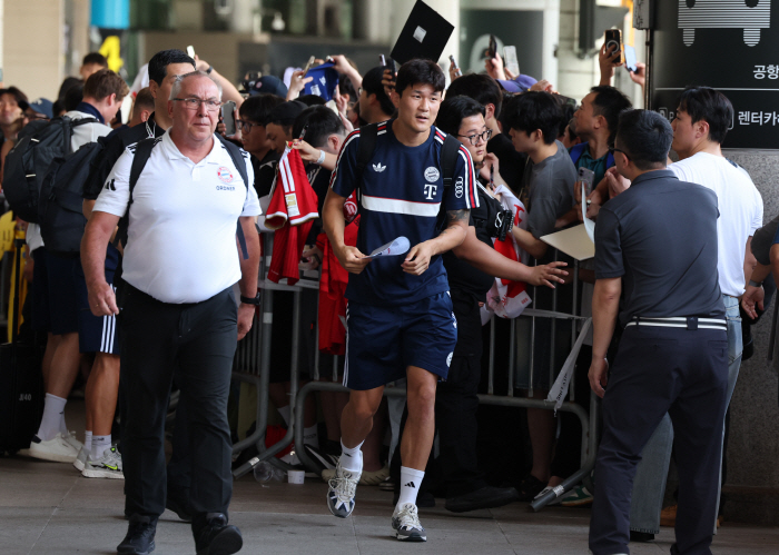 제주 도착한 FC 바이에른 뮌헨 김민재