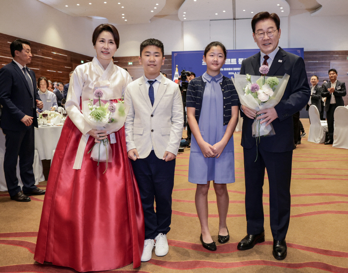 화동과 이재명 대통령 부부