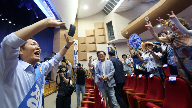 정청래, 부울경서 웃었다.<YONHAP NO-3978>