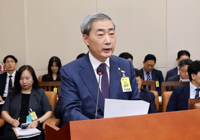 업무보고하는 신현송 한국은행 총재