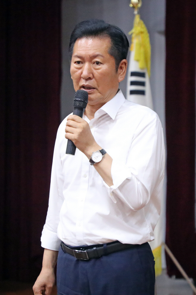 강릉 방문한 정청래 당 대표 후보<YONHAP NO-3601>