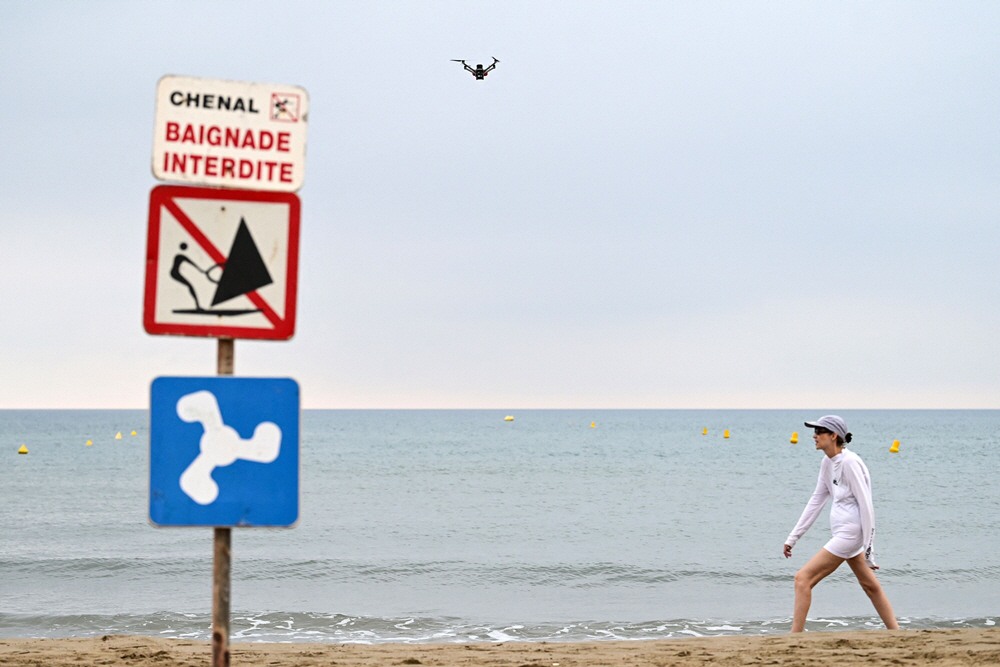 FRANCE-TECHNOLOGY-SECURITY-DRONE-TOURISM <YONHAP NO-0900> (AFP)