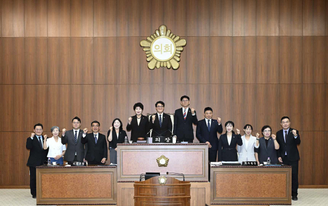 사진(제10대 의정부시의회 단체사진)