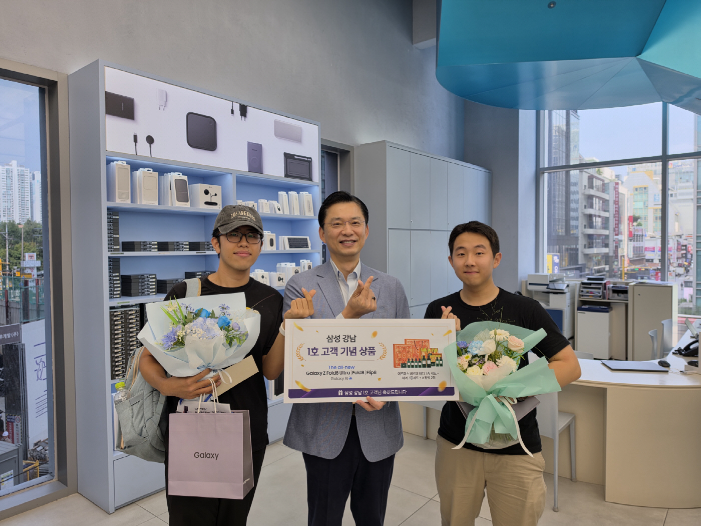 삼성전자 '갤럭시 Z 폴드8 울트라·폴드8·플립8' 역대 갤럭시 스마트폰 최다 판매 신기록 (6)