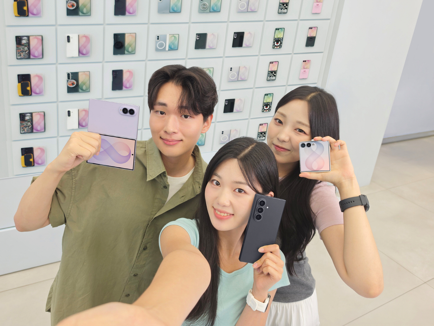 삼성전자 '갤럭시 Z 폴드8 울트라·폴드8·플립8' 역대 갤럭시 스마트폰 최다 판매 신기록 (1)