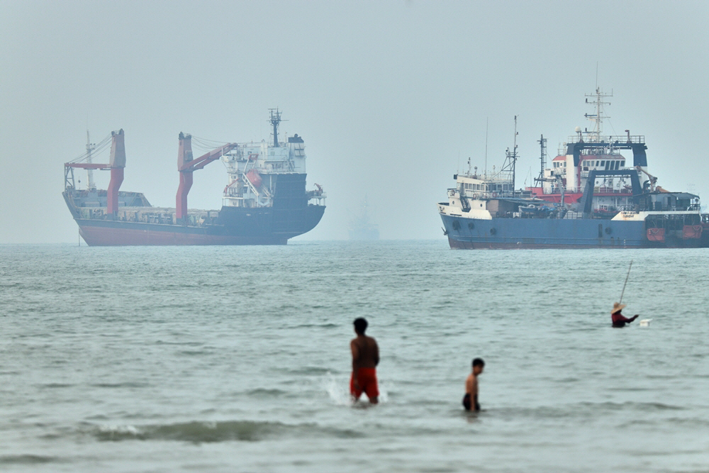 Iran War Stra... <YONHAP NO-8645> (AP Photo/Amirhosein Khorgooi)