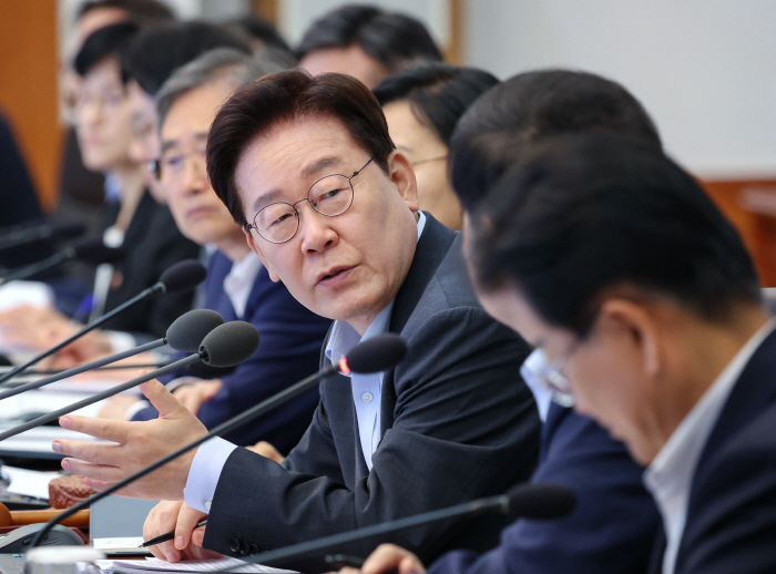 질문하는 이재명 대통령